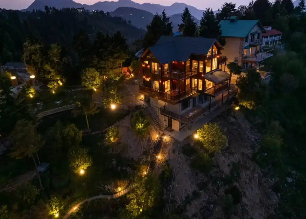 Avalon-Cottage-in-Kanatal-constructed-by-wood-barn-India