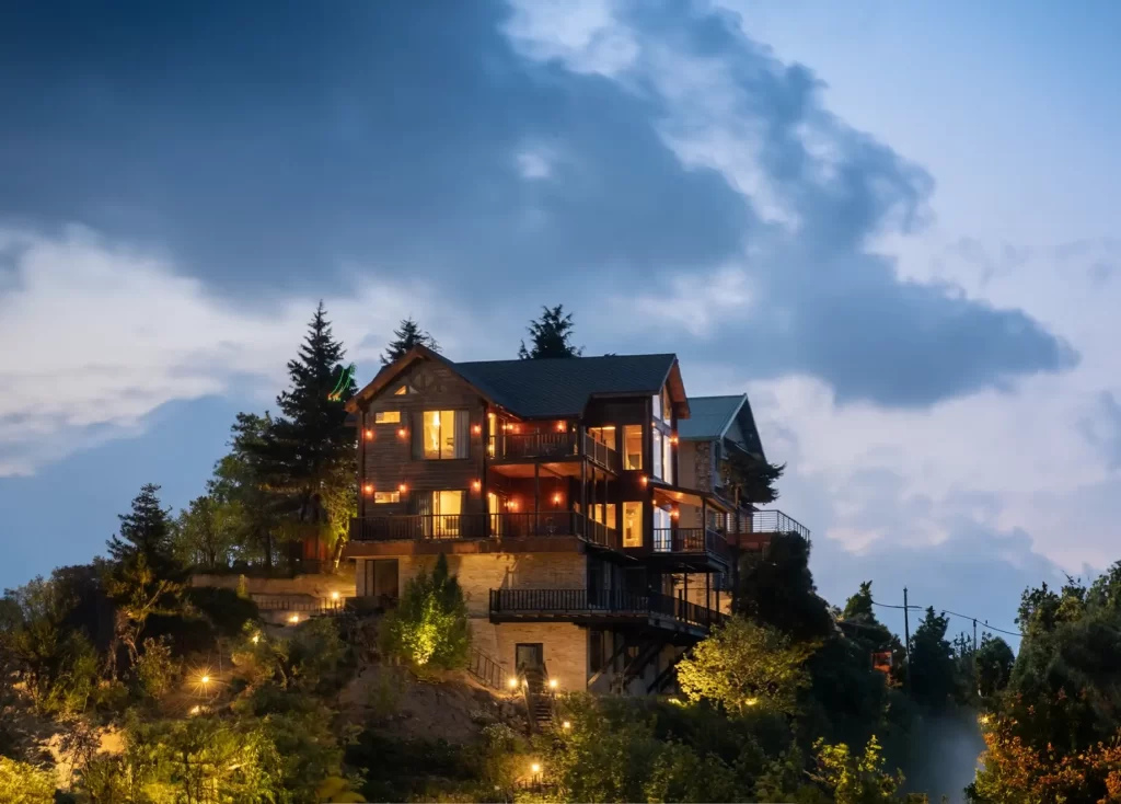 Avalon-luxurious-mountain-homestay-in-Kanatal-constructed-by-wood-barn-India